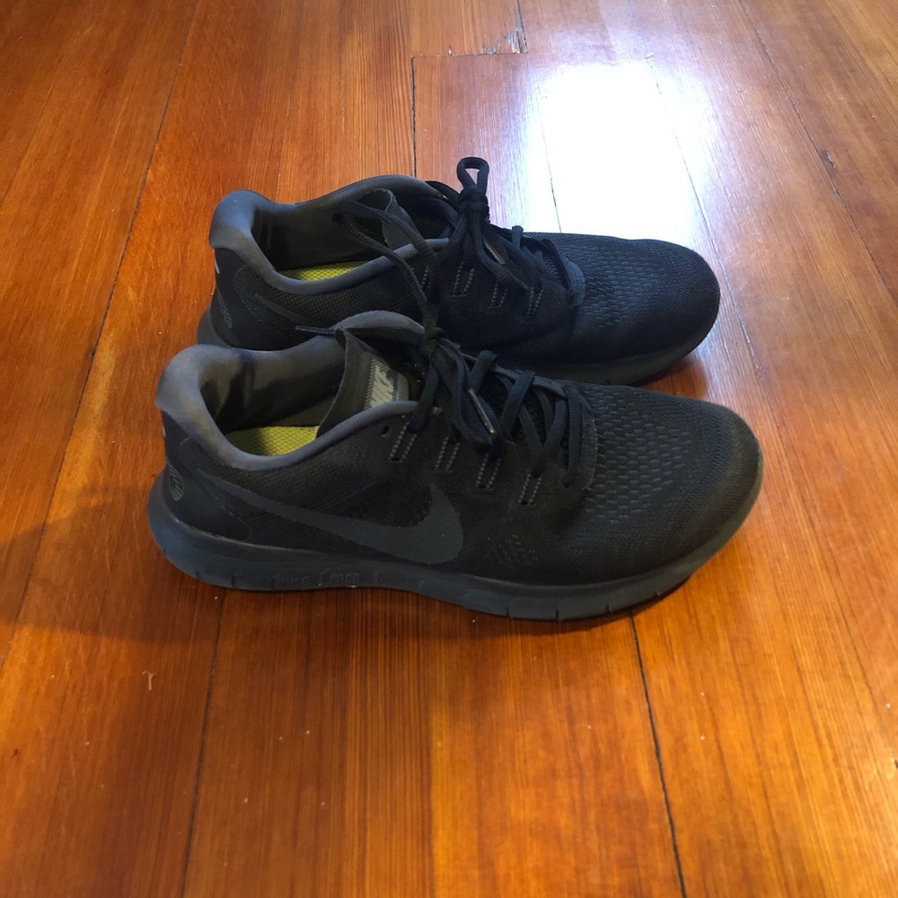 Black Out Nike Running Sneakers